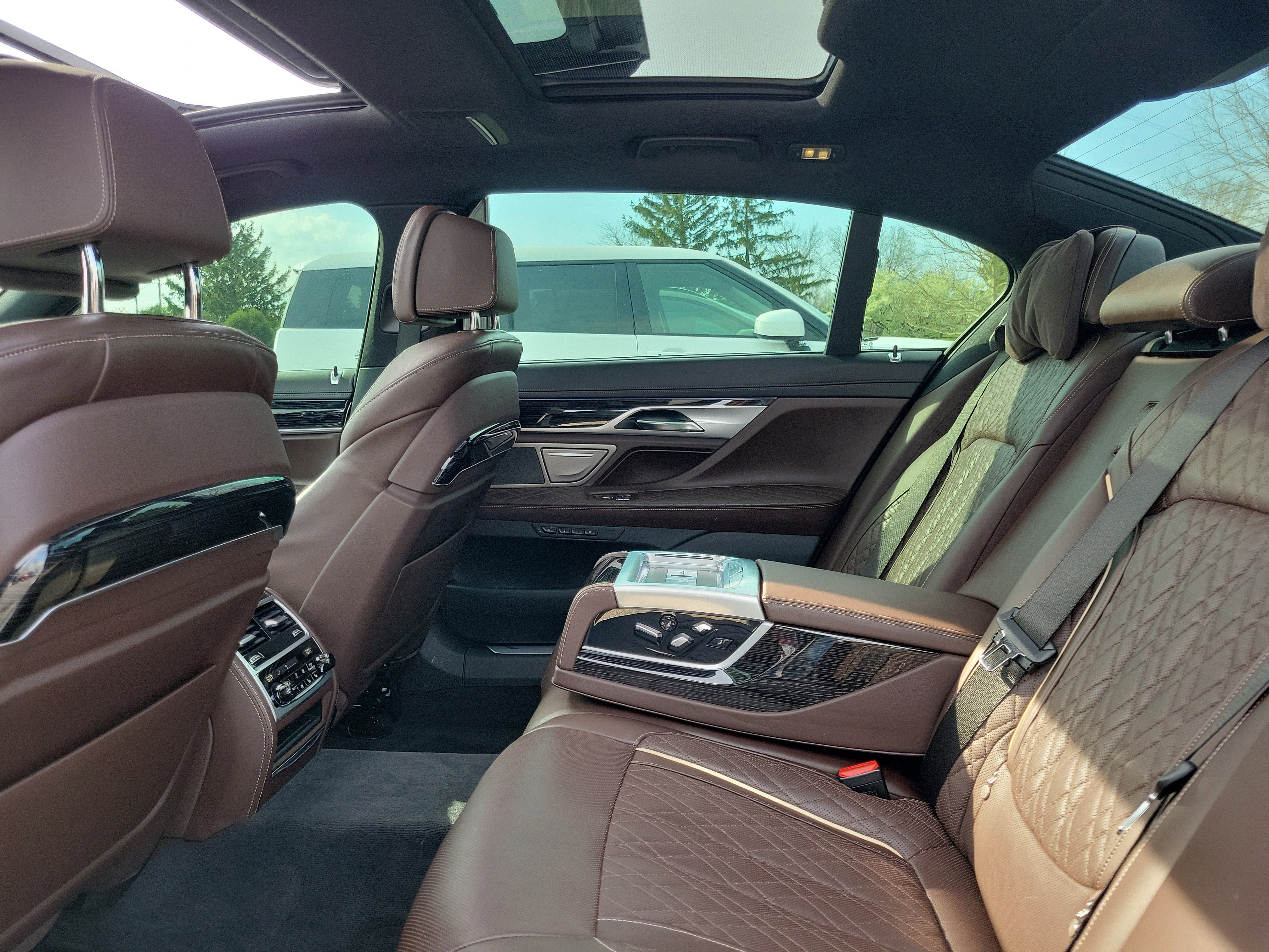 Used 2020 BMW 750i xDrive w/ Executive Package image 11