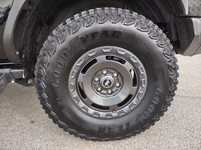 Used 2023 Ford Bronco Everglades image 27