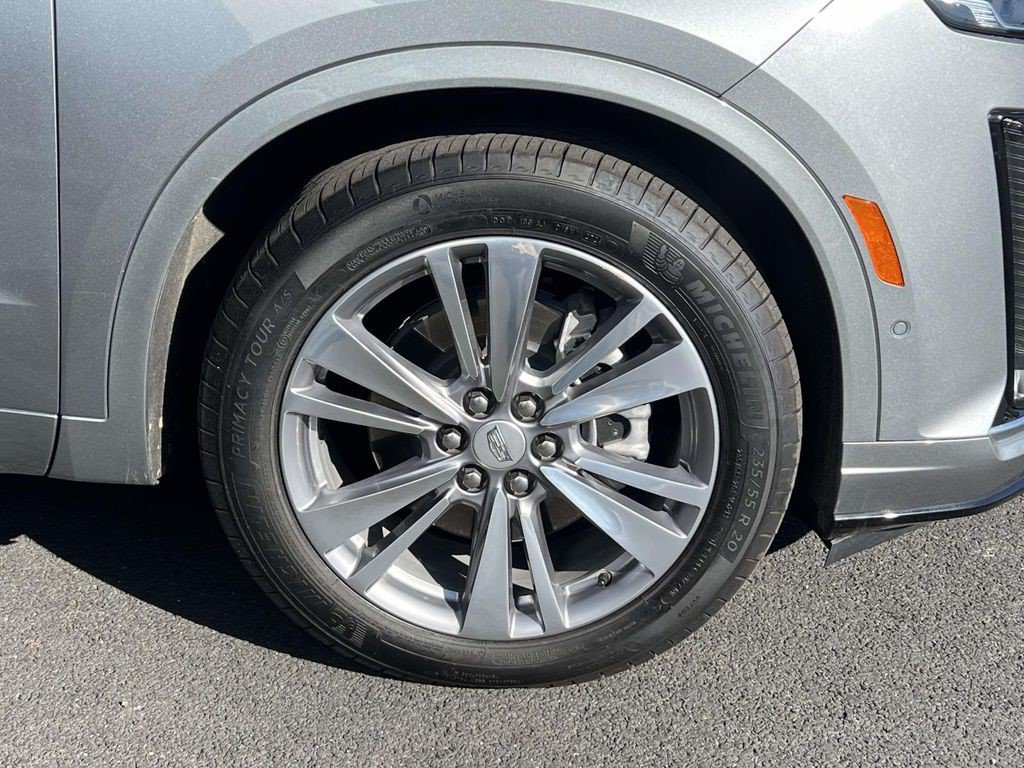 Certified 2025 Cadillac XT6 Premium Luxury w/ Technology Package AWD/4WD image 8