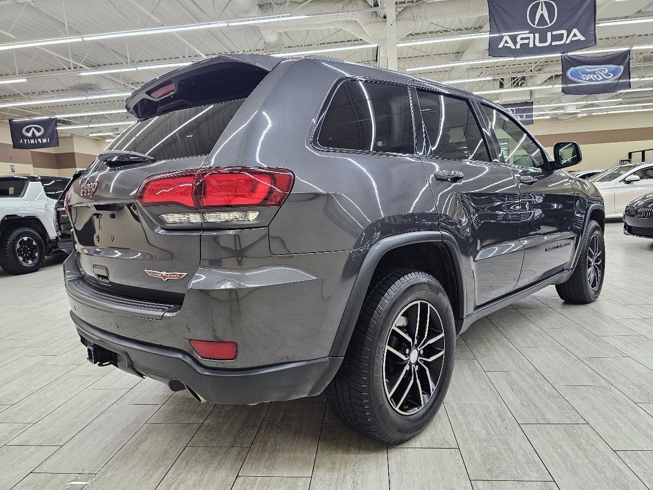 Used 2017 Jeep Grand Cherokee Trailhawk AWD/4WD image 6