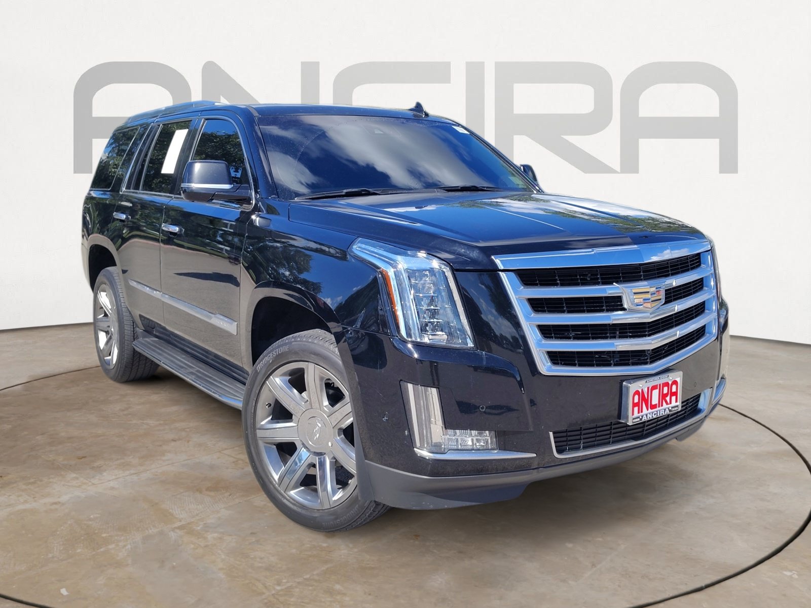 Used 2018 Cadillac Escalade Luxury w/ LPO, Radiant Package RWD image 4
