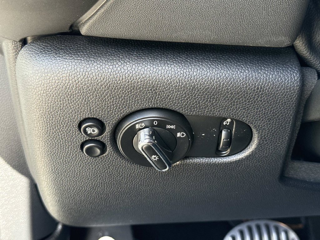 Used 2022 MINI Cooper SE FWD image 32