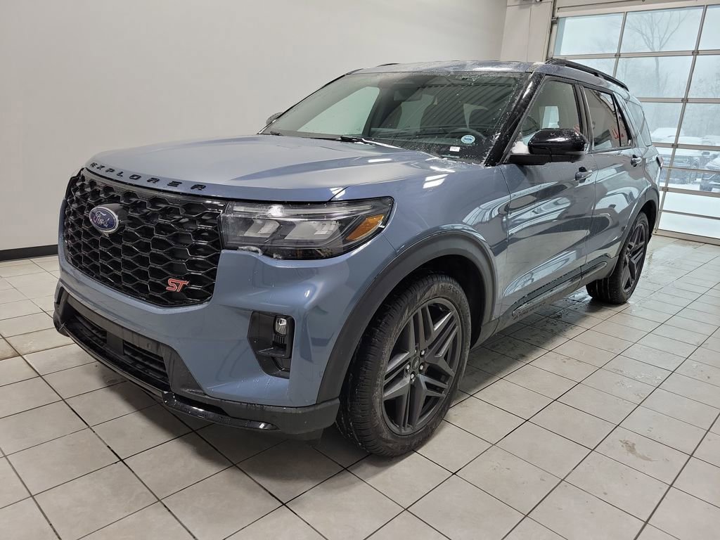 Used 2025 Ford Explorer ST video 3