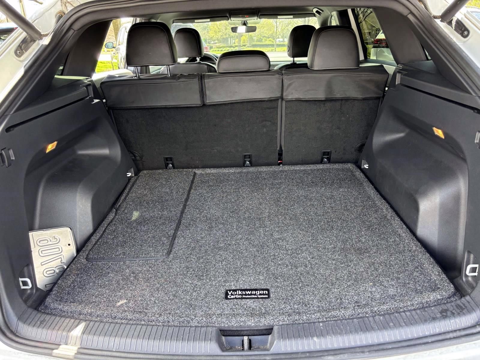 Used 2020 Volkswagen Atlas Cross Sport SE w/ Towing Package image 9