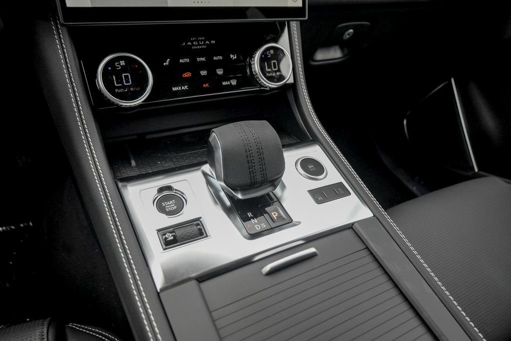 Used 2025 Jaguar F-PACE R-Dynamic S image 13