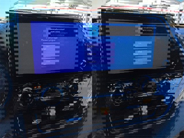 Certified 2025 Toyota Highlander Platinum image 24