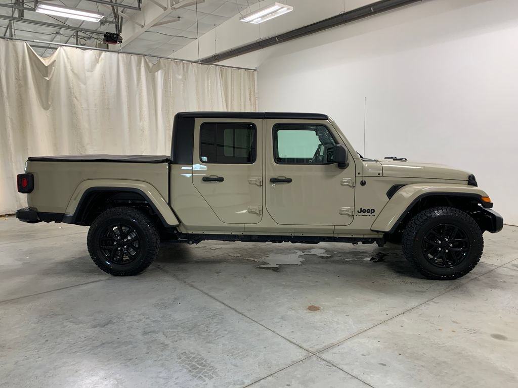 Used 2022 Jeep Gladiator Sport AWD/4WD image 26
