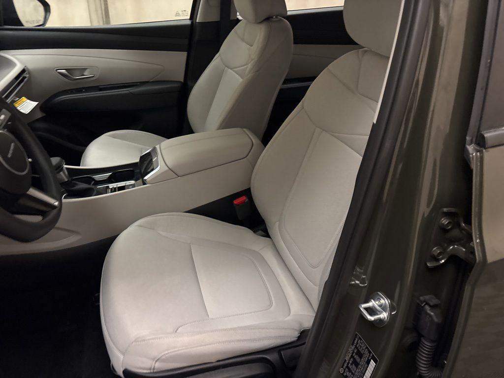 New 2025 Hyundai Tucson SE image 11