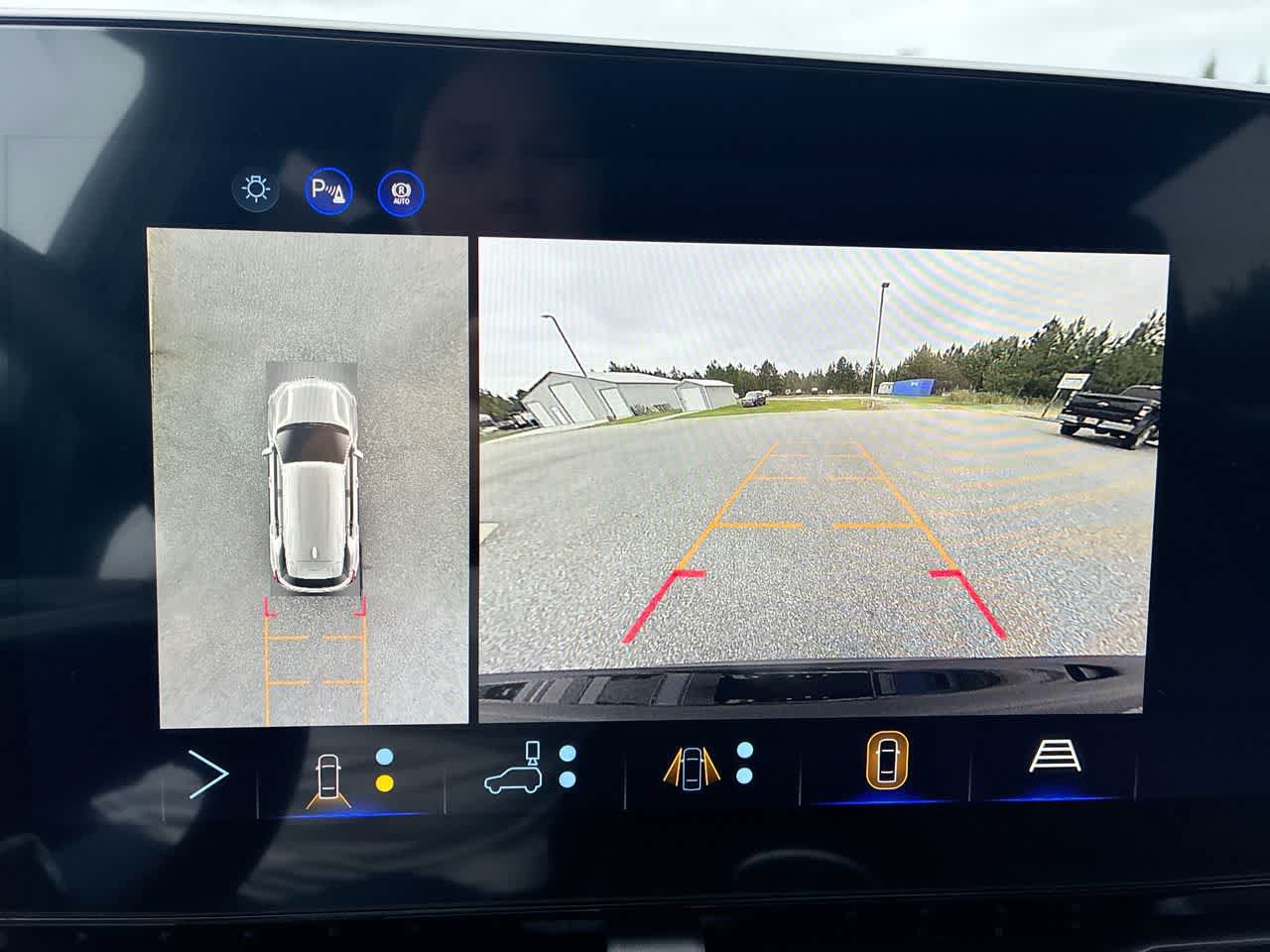 New 2027 Chevrolet Equinox LT w/ Safety and Technology Package FWD image 15