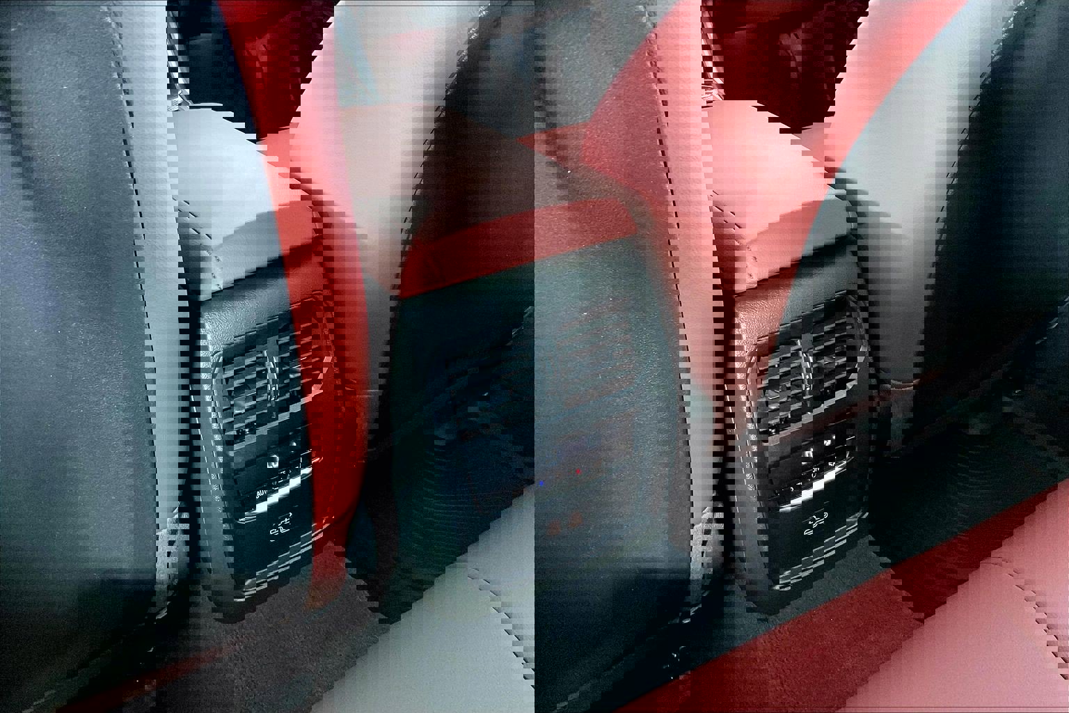 Certified 2025 BMW 330i xDrive Sedan w/ Premium Package image 36