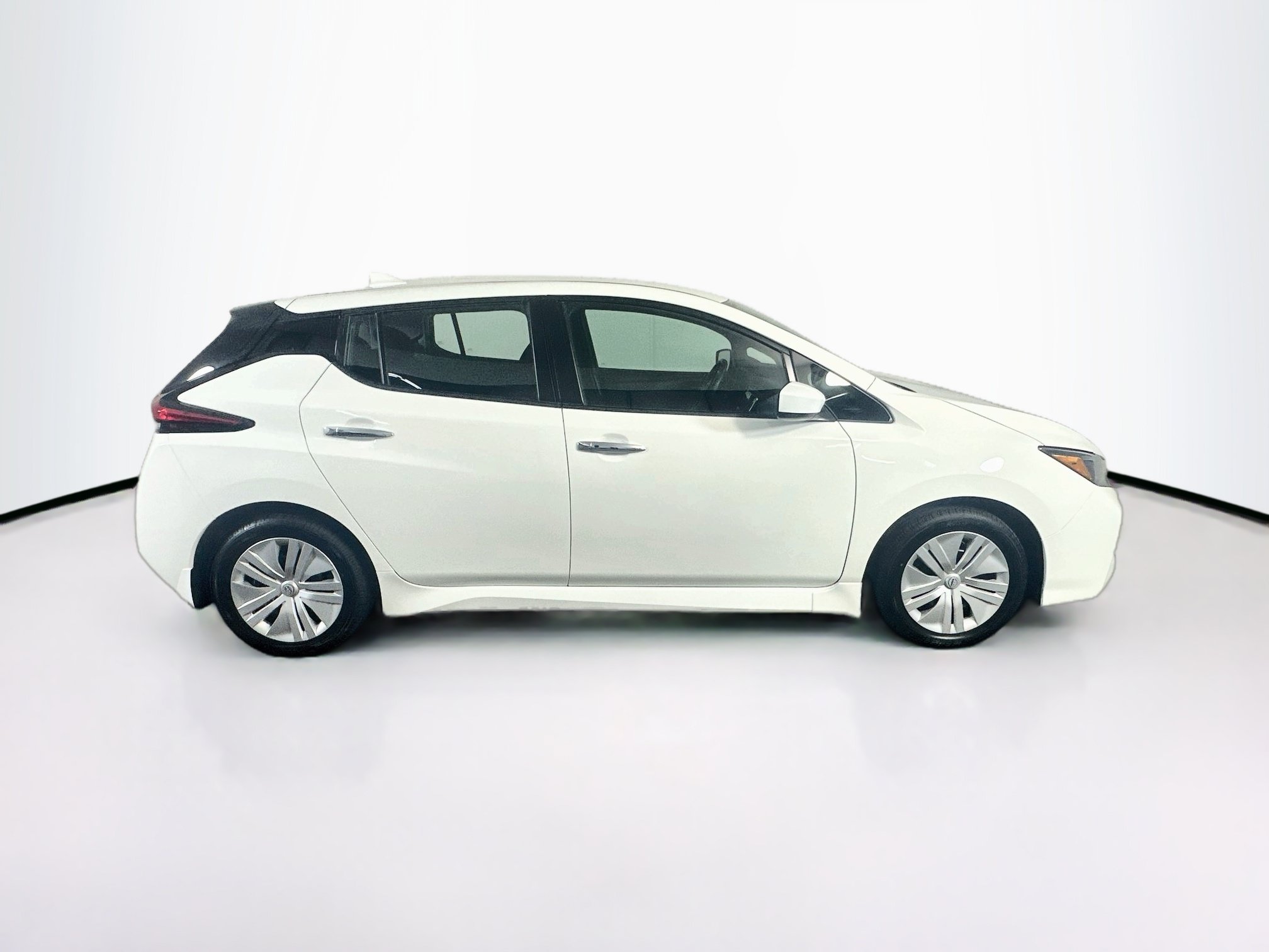 Used 2024 Nissan Leaf S FWD image 10