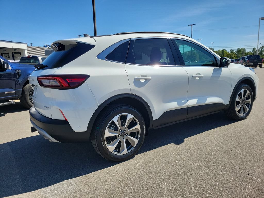 Used 2023 Ford Escape Platinum w/ Premium Technology Package AWD/4WD image 4