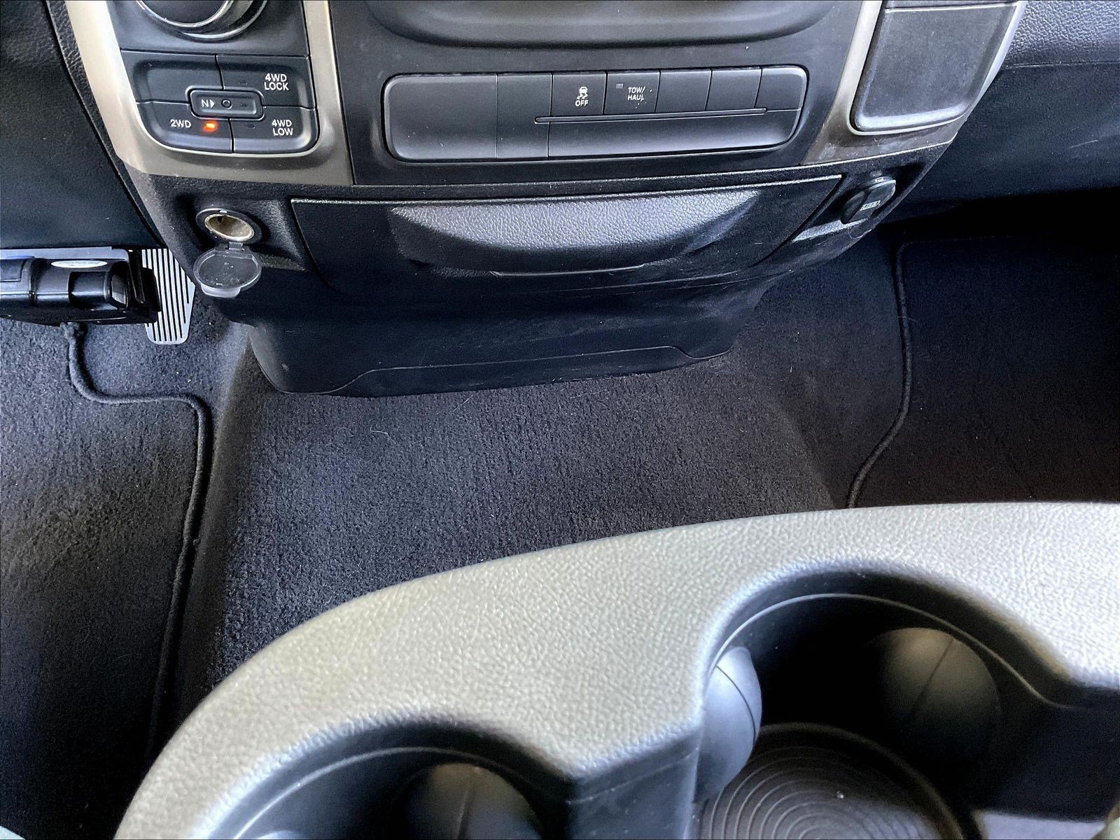 Used 2016 RAM 1500 Classic SLT AWD/4WD image 14