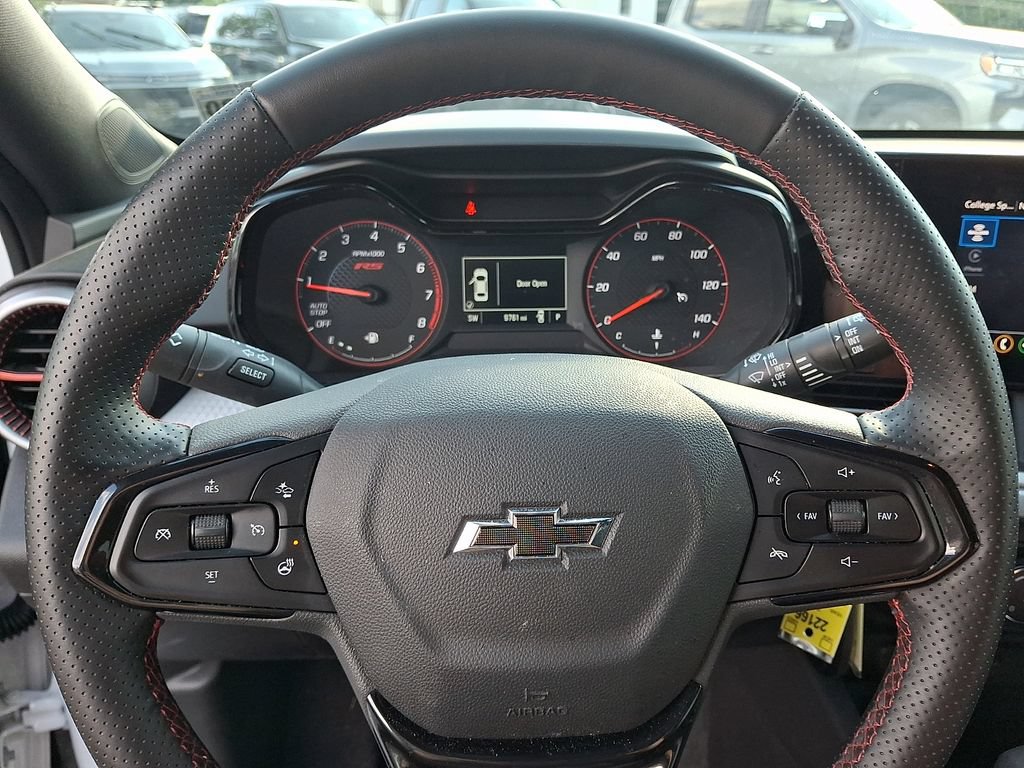 Used 2025 Chevrolet Trax RS w/ Driver Confidence Package FWD image 18