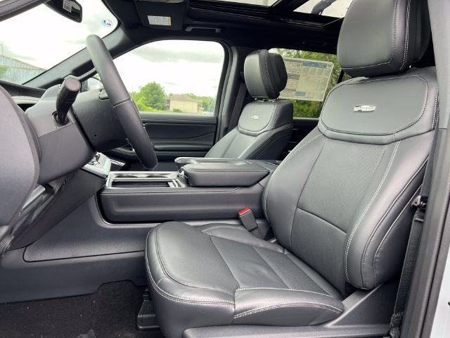 New 2026 Ford Expedition Platinum w/ Stealth Performance Package AWD/4WD image 6