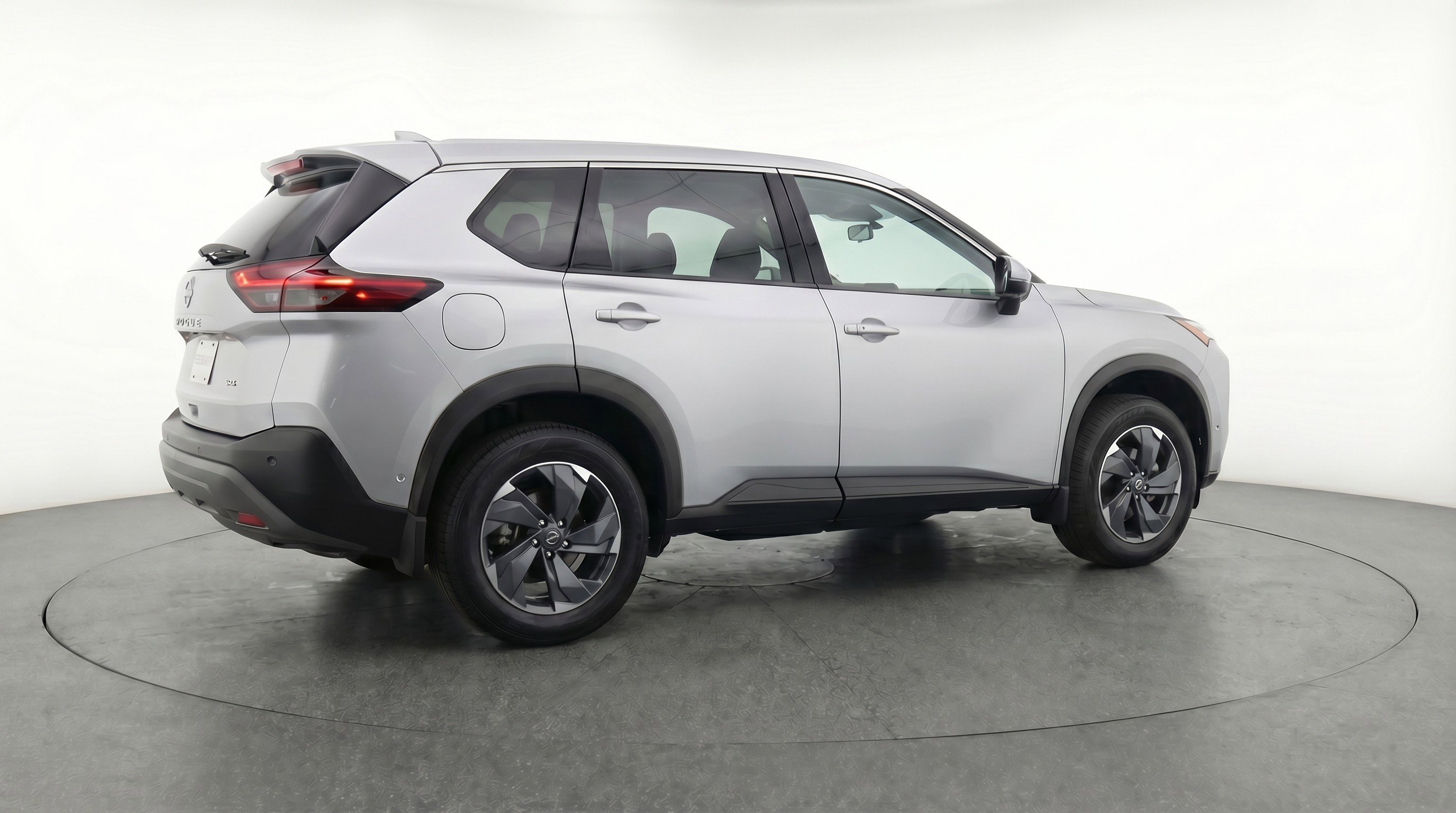 Used 2025 Nissan Rogue SV image 9
