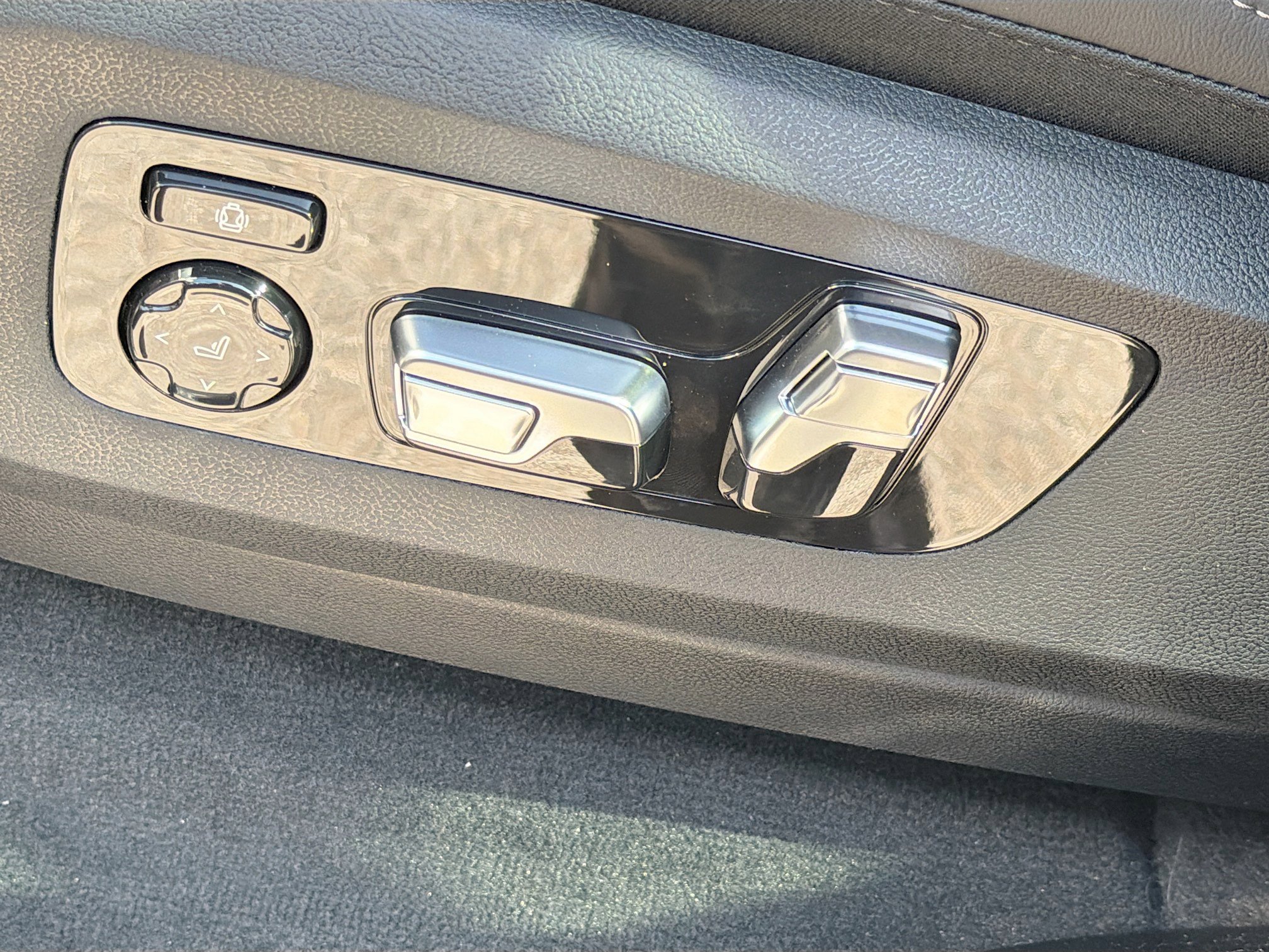 New 2026 BMW X5 xDrive40i w/ M Sport Package image 25