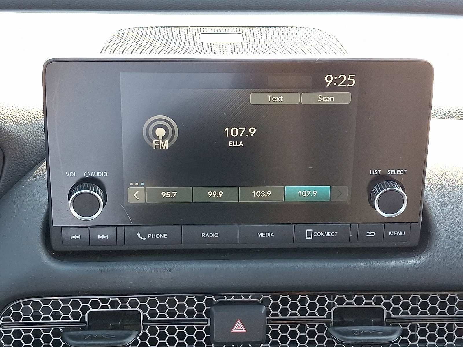 Used 2025 Honda HR-V Sport image 16