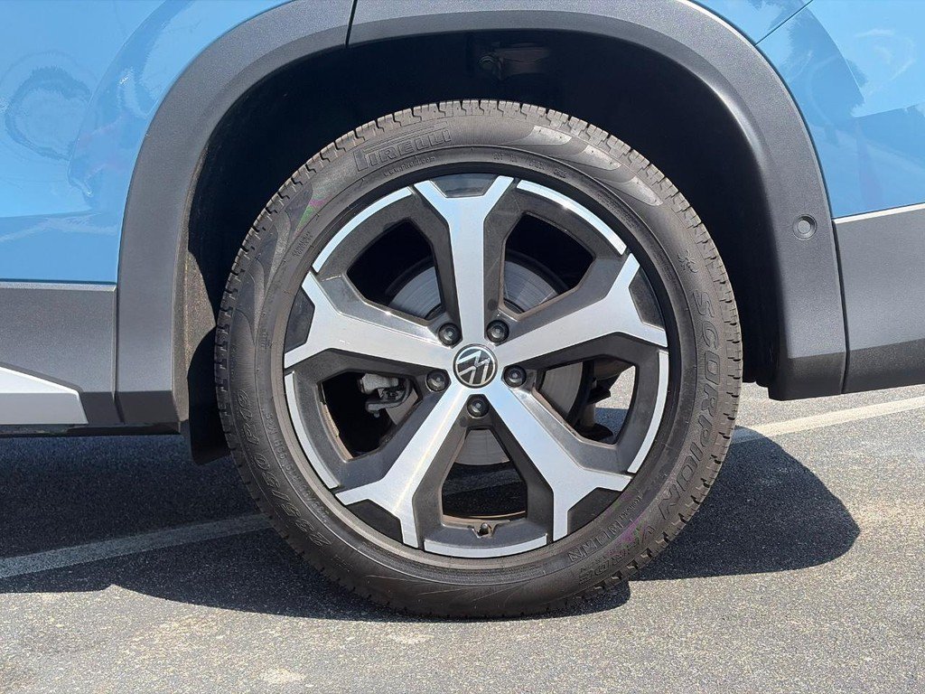 Certified 2026 Volkswagen Tiguan SE FWD image 9