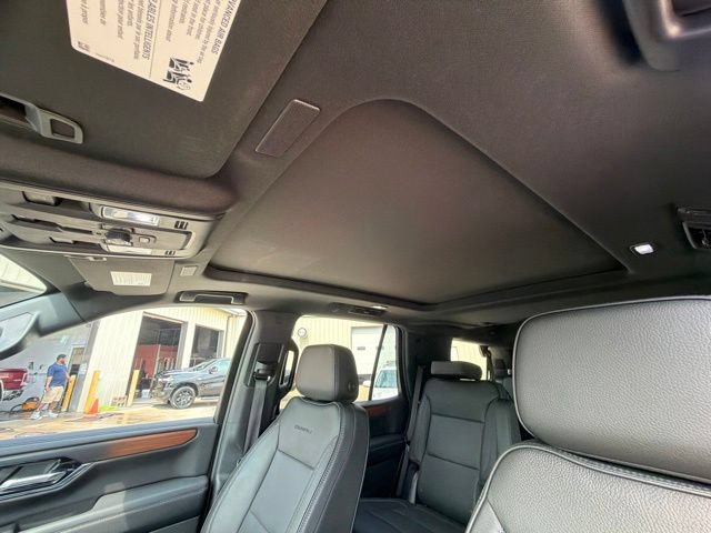 Used 2025 GMC Yukon Denali w/ Sun & Power Step Package AWD/4WD image 23