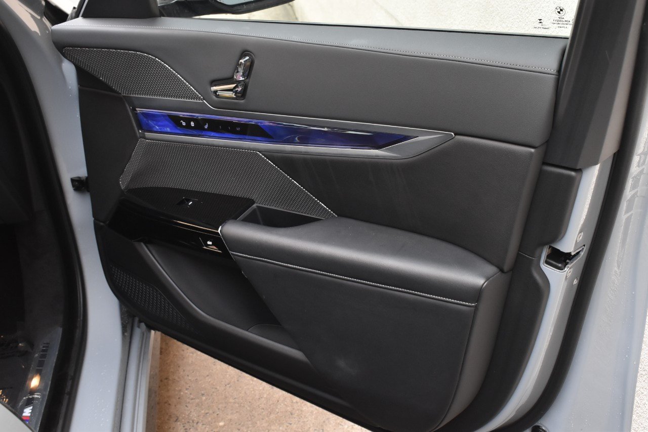 Used 2023 BMW i7 xDrive60 AWD/4WD image 24