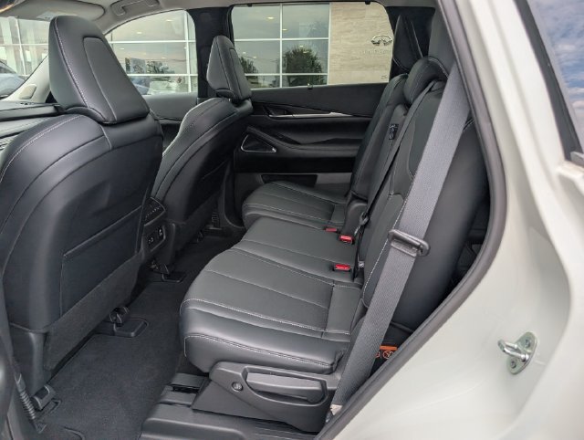 Used 2023 INFINITI QX60 Sensory w/ Cargo Package AWD/4WD image 15