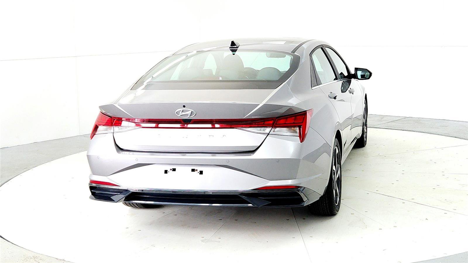 Used 2023 Hyundai Elantra Limited image 4