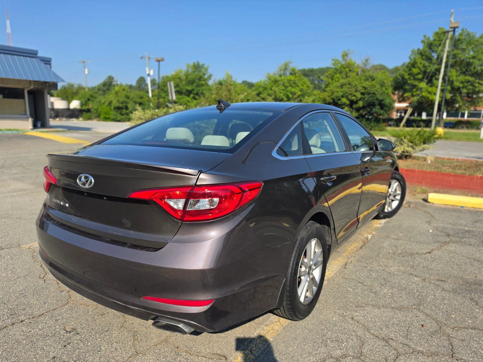 Used 2015 Hyundai Sonata SE w/ Option Group 09 FWD image 8