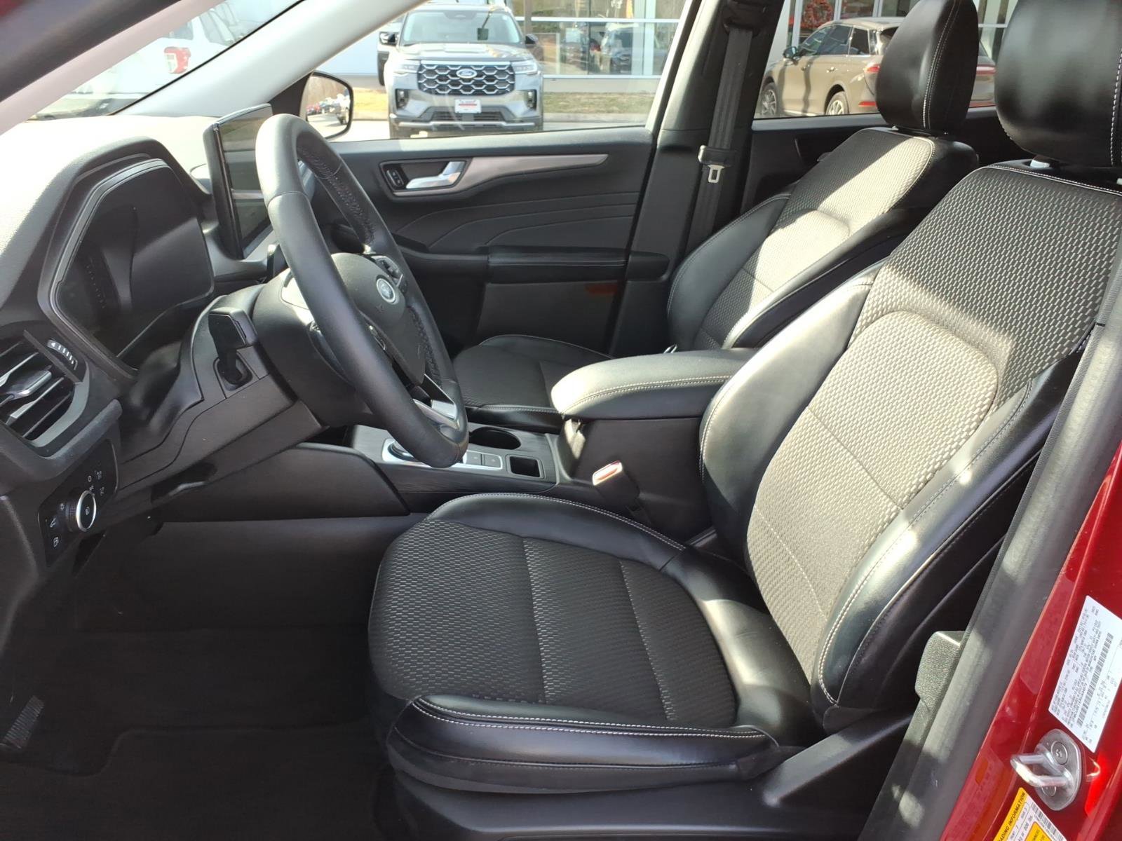 Used 2024 Ford Escape SE image 11