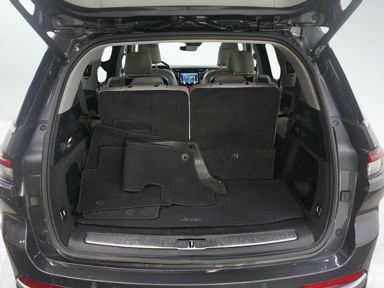 Used 2021 Jeep Grand Cherokee L Summit w/ Advanced Protech Group IV image 9