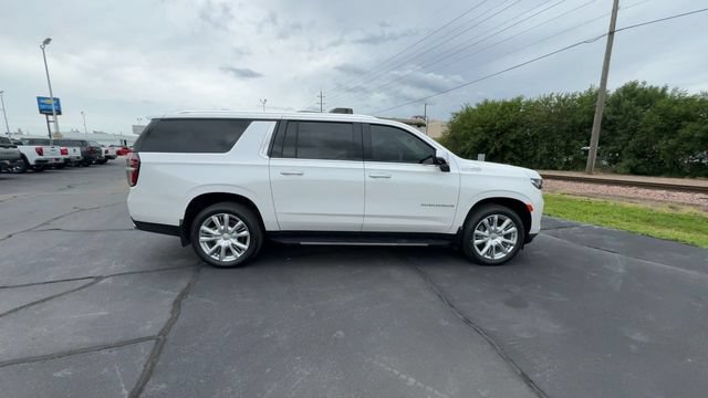 Used 2024 Chevrolet Suburban High Country w/ Advanced Technology Package AWD/4WD image 9