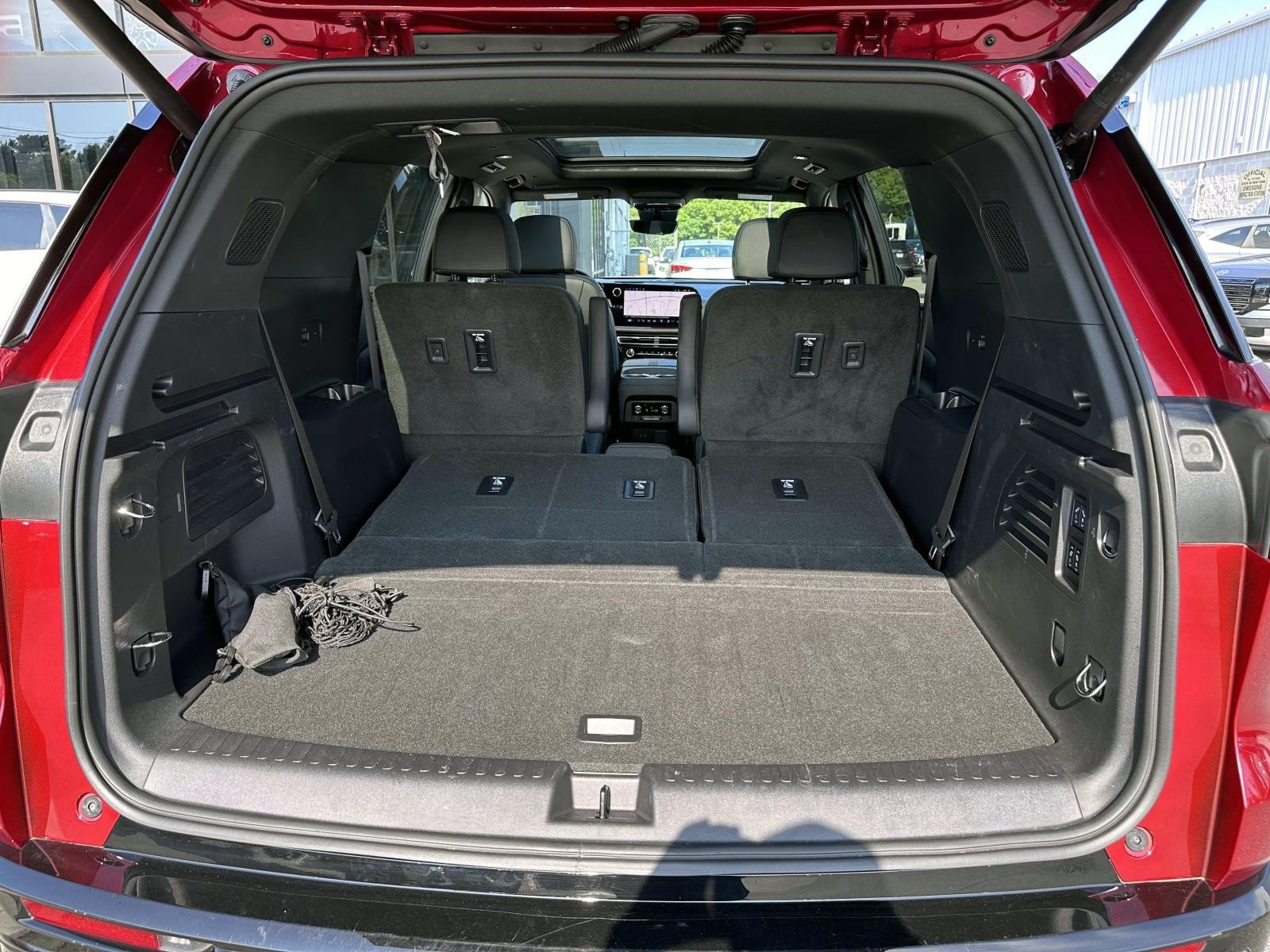 Used 2024 Chevrolet Traverse RS AWD/4WD image 7