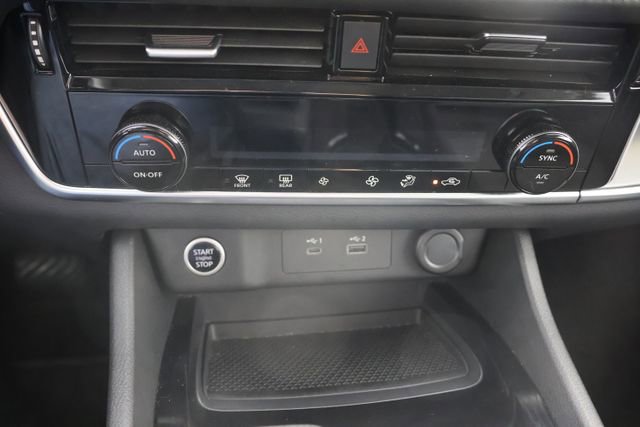 Used 2022 Nissan Rogue SV image 15