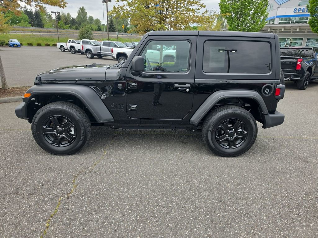 Used 2022 Jeep Wrangler Sport AWD/4WD image 3