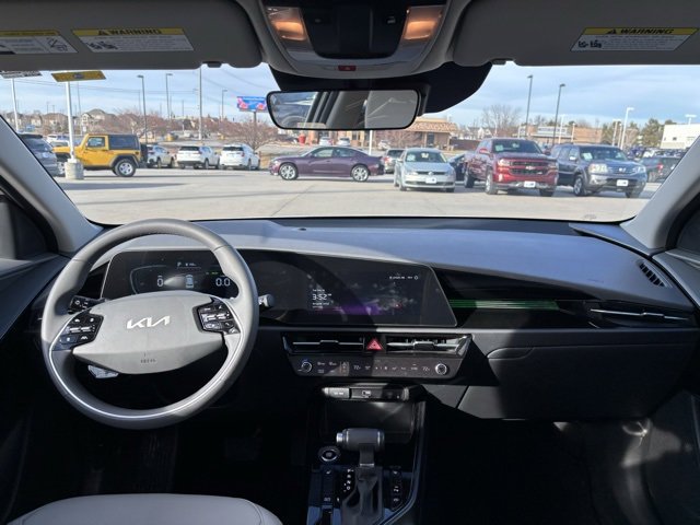 Used 2025 Kia Niro EX image 30