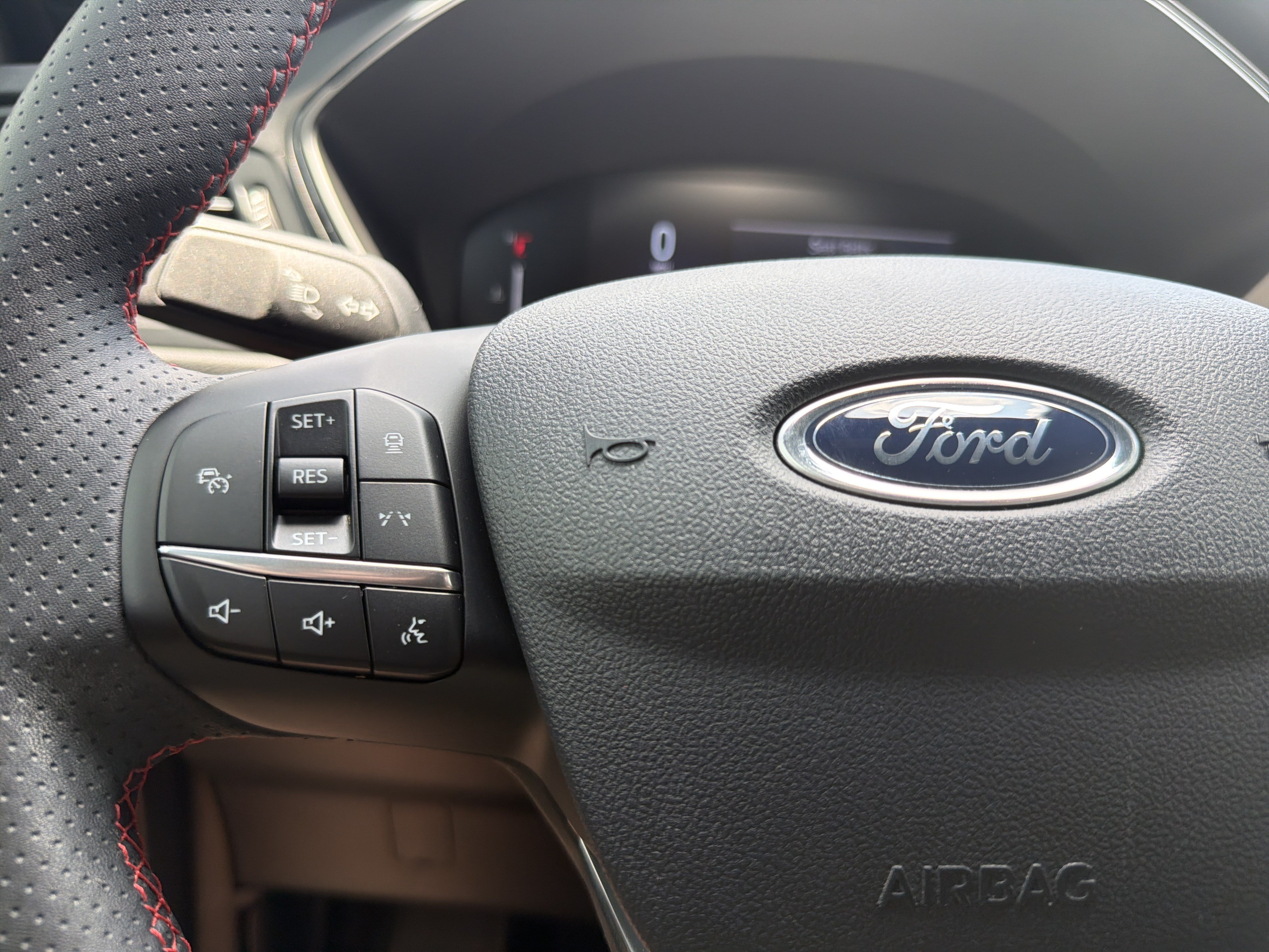 Used 2024 Ford Escape ST-Line w/ Tech Pack #1 FWD image 9