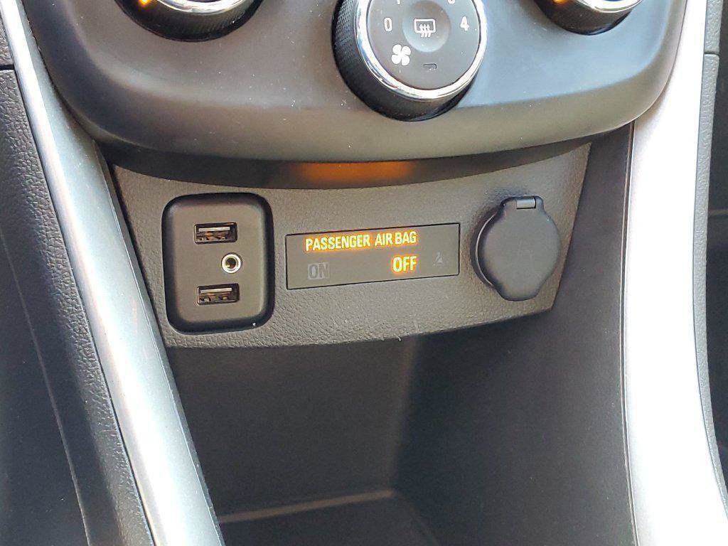 Used 2019 Chevrolet Trax LT w/ LT Convenience Package AWD/4WD image 17