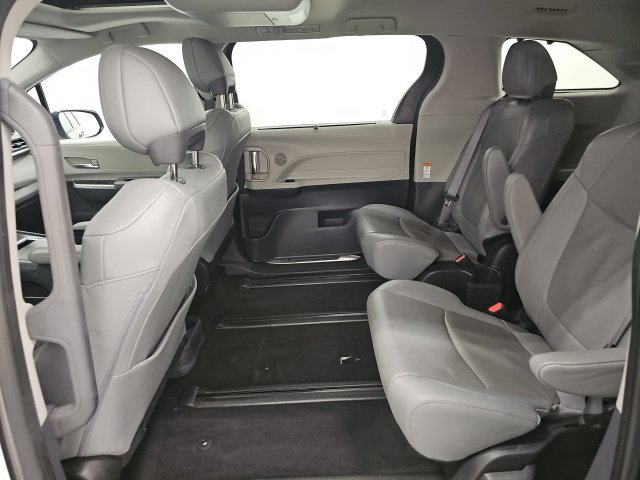 Certified 2023 Toyota Sienna Limited AWD/4WD image 31