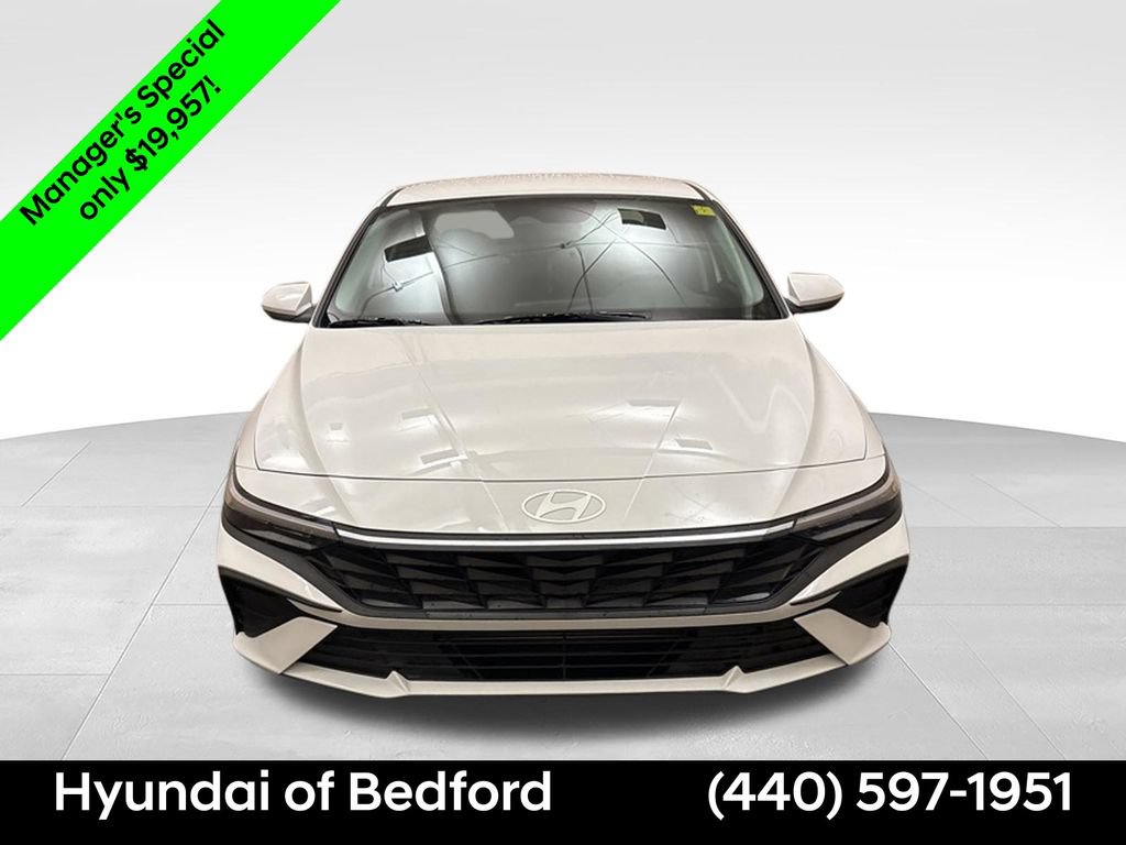 Certified 2026 Hyundai Elantra SE w/ Cargo Package FWD image 2