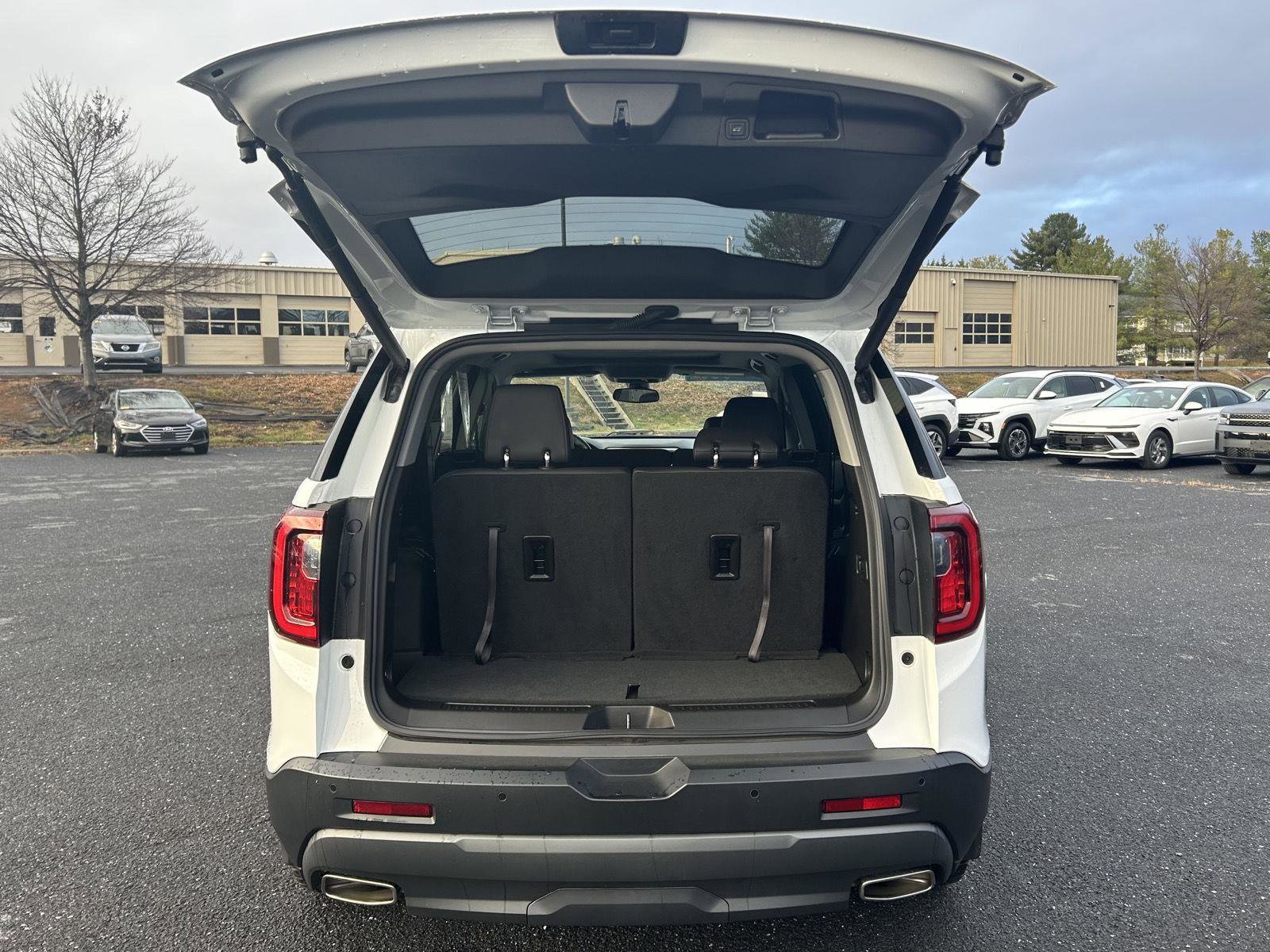 Used 2023 GMC Acadia AT4 w/ Preferred Package image 7