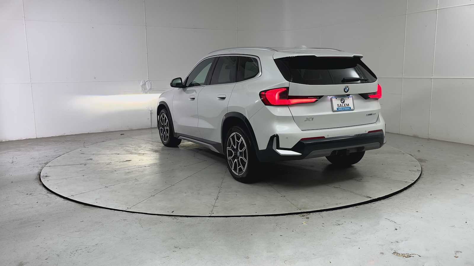 Used 2023 BMW X1 xDrive28i w/ Convenience Package AWD/4WD image 3