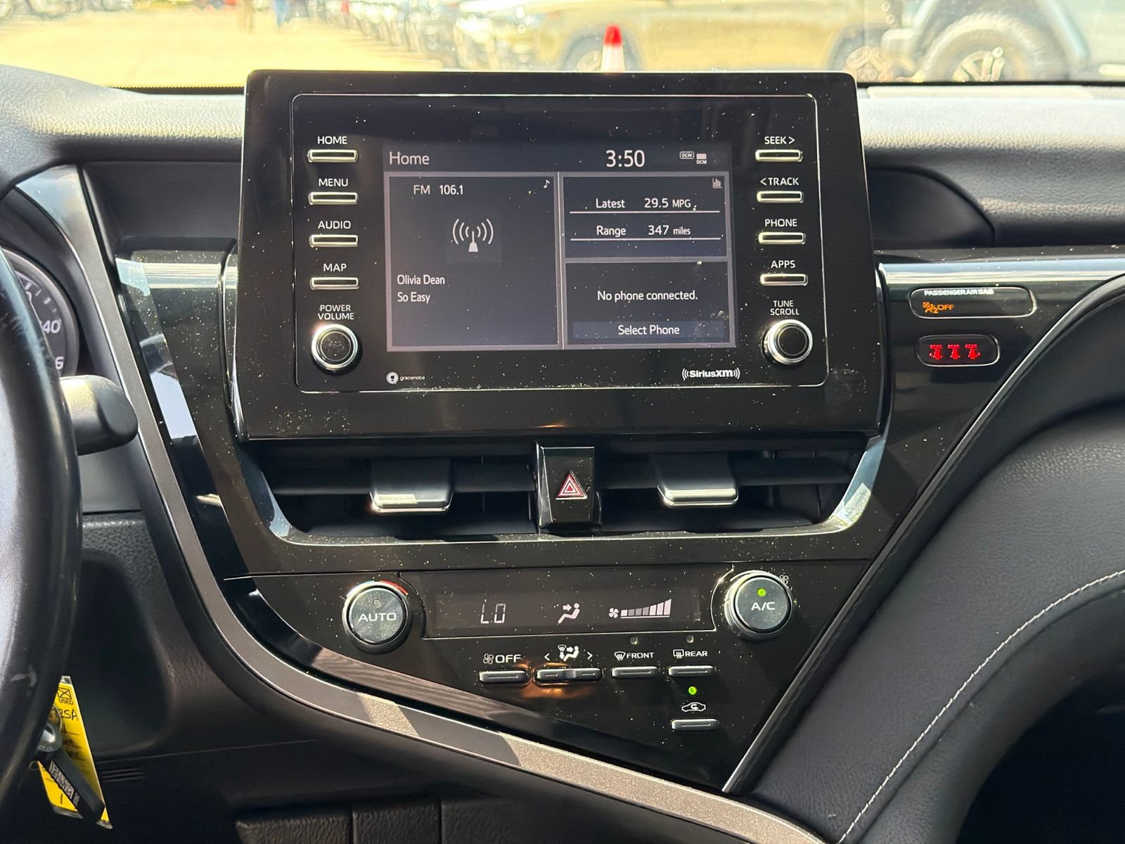 Used 2021 Toyota Camry SE FWD image 21