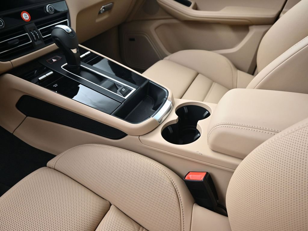 New 2026 Porsche Macan Turbo image 22