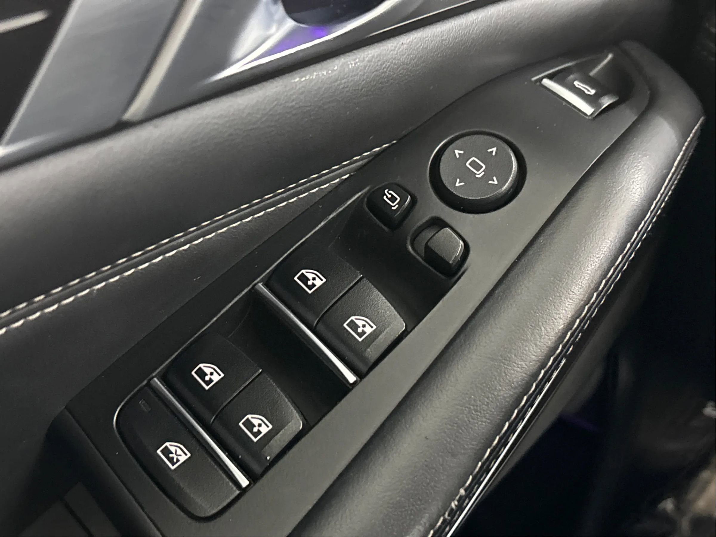 Used 2020 BMW X5 M50i w/ Executive Package image 42