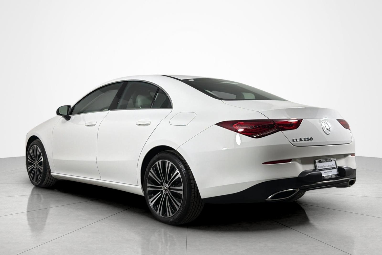 Used 2023 Mercedes-Benz CLA 250 image 3