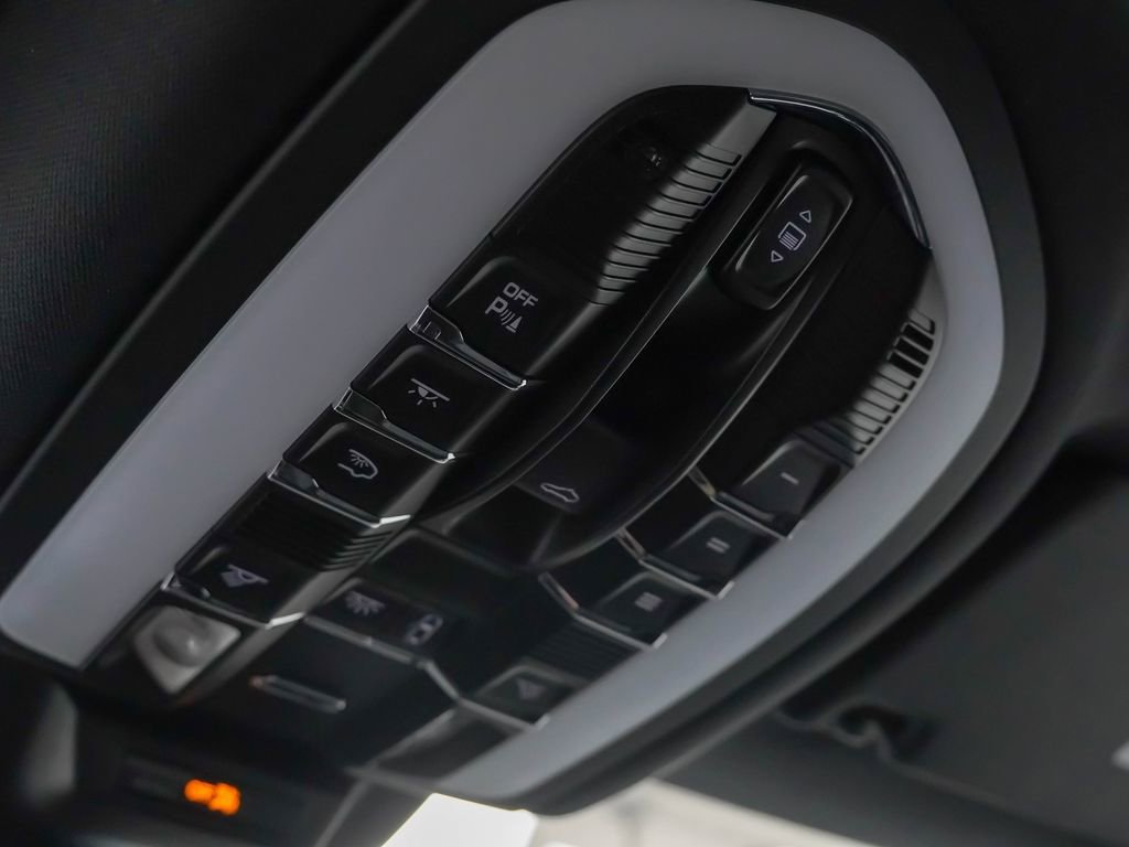 Used 2026 Porsche Macan AWD/4WD image 51