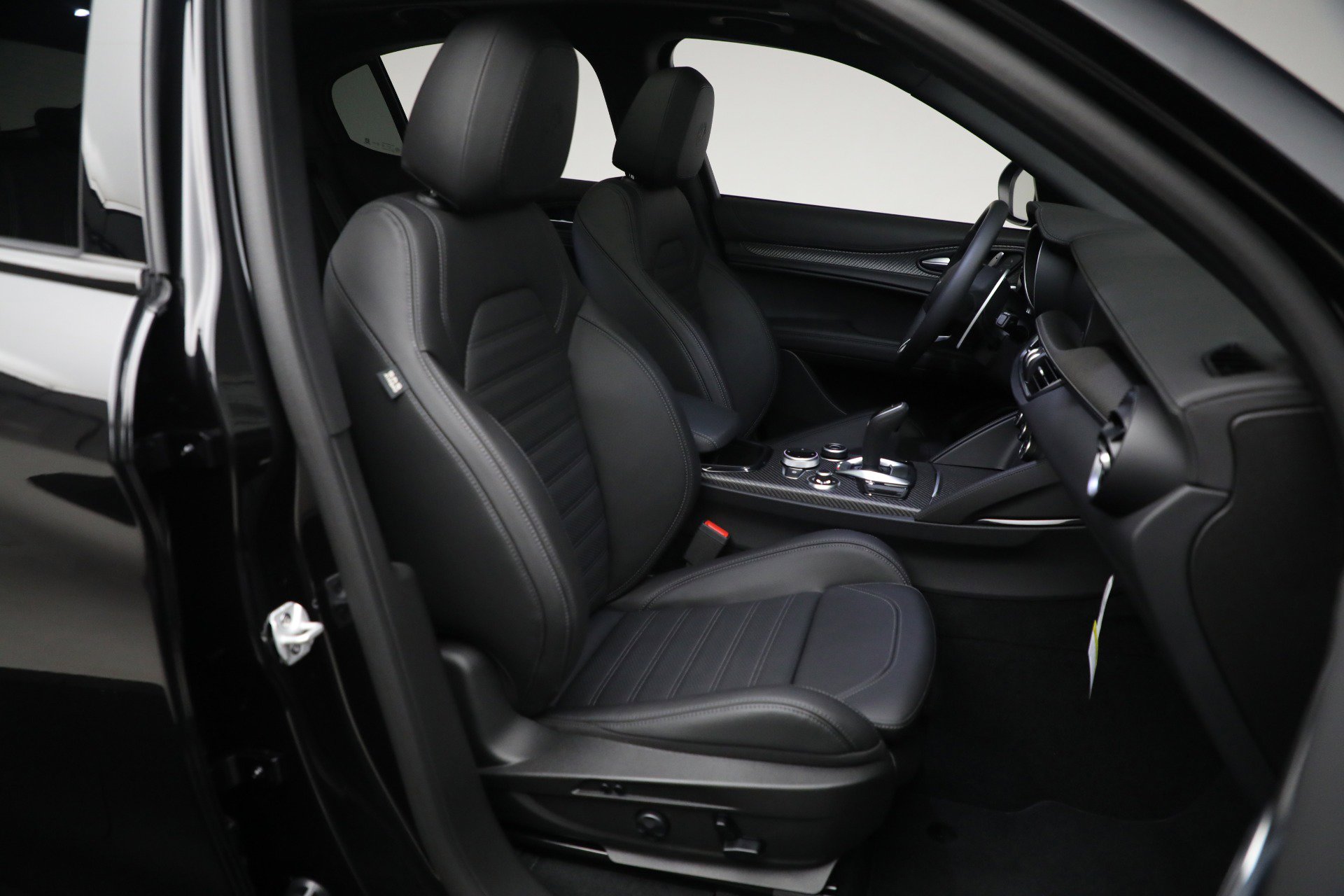 New 2024 Alfa Romeo Stelvio Quadrifoglio w/ Active Assist Plus Package AWD/4WD image 30