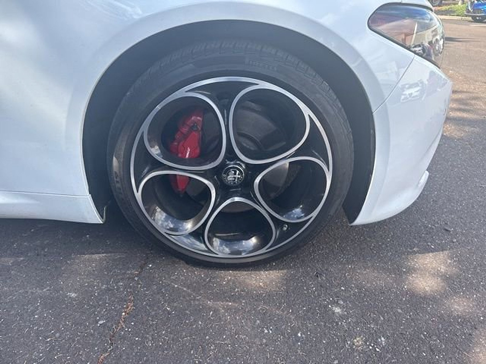 Used 2024 Alfa Romeo Giulia Ti AWD/4WD image 11