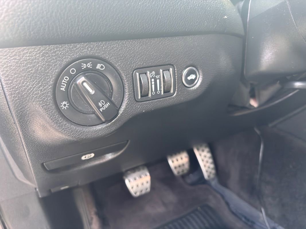 Used 2016 Dodge Challenger R/T image 11