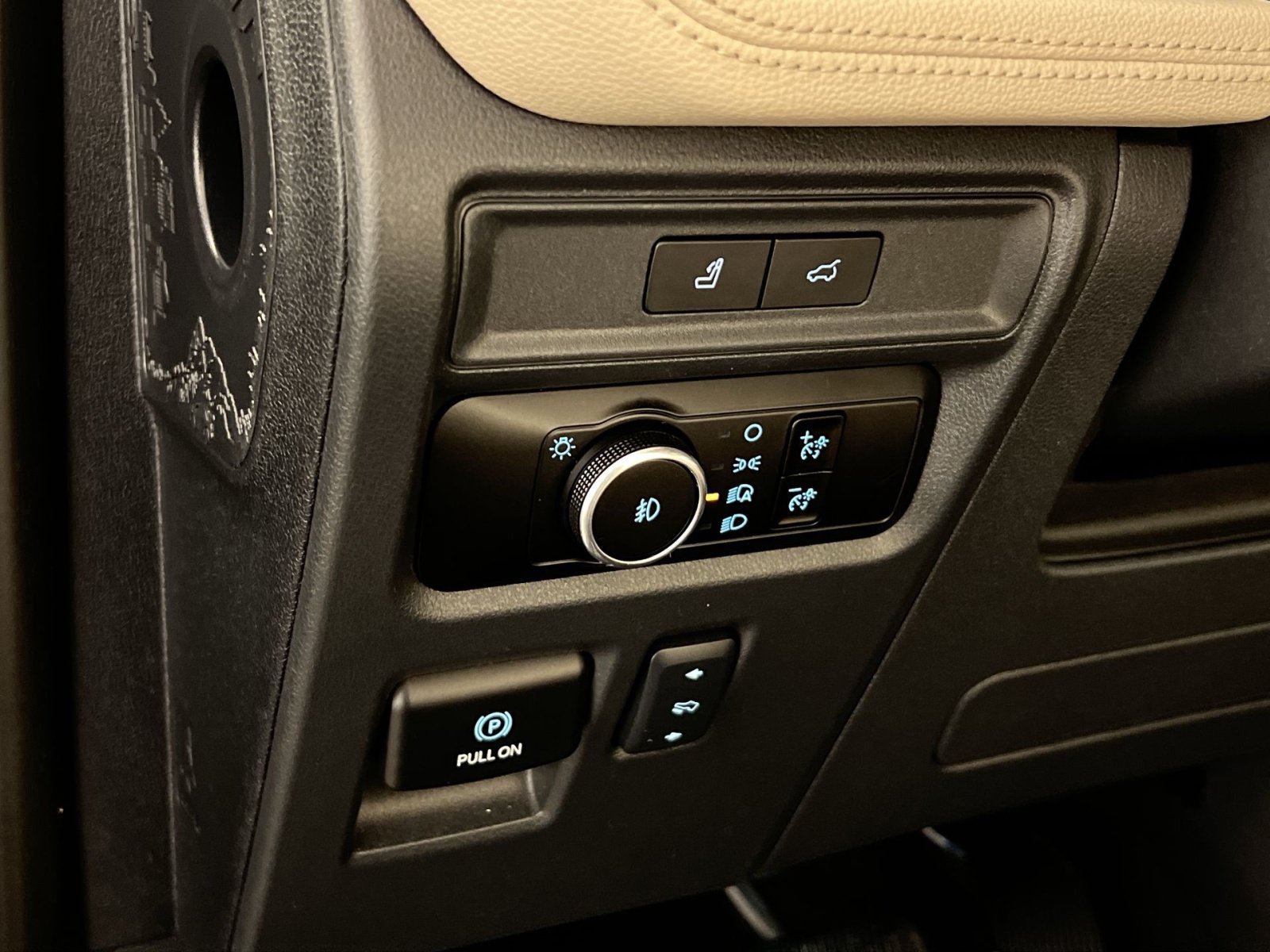 Used 2024 Ford Expedition Limited AWD/4WD image 32